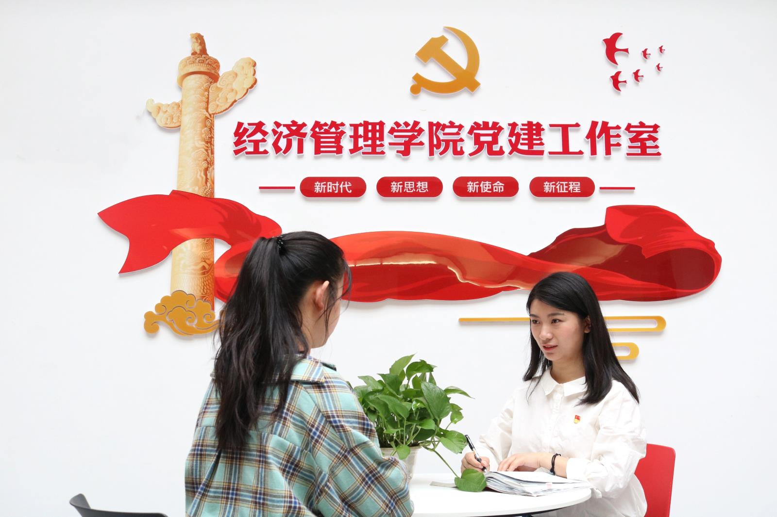 生活照（江苏小勐拉99厅技术学院王甜甜）.jpg
